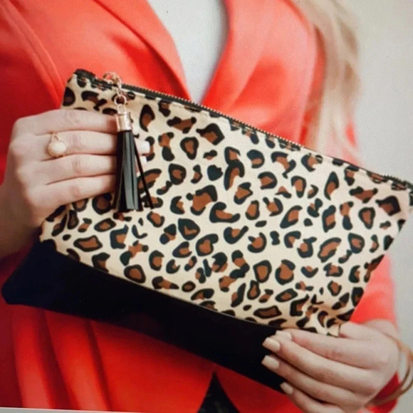 LEOPARD NEW WOMENS MAKE UP TRAVEL COSMETICS BAG BACHELORETTE BRIDE SIZE 11X8 - Picture 1 of 4
